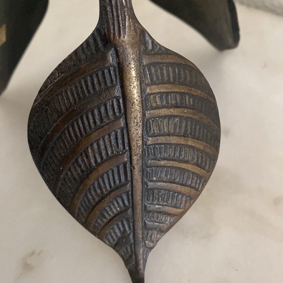 Metal leaf candle holder leaves design - Picture 4 of 7